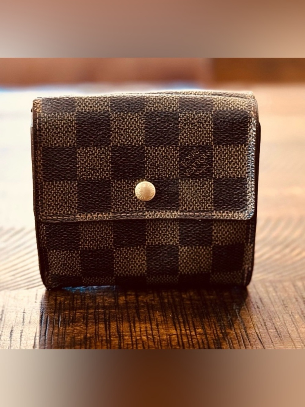 Louis Vuitton
Vintage 2005 Damier Elise Wallet